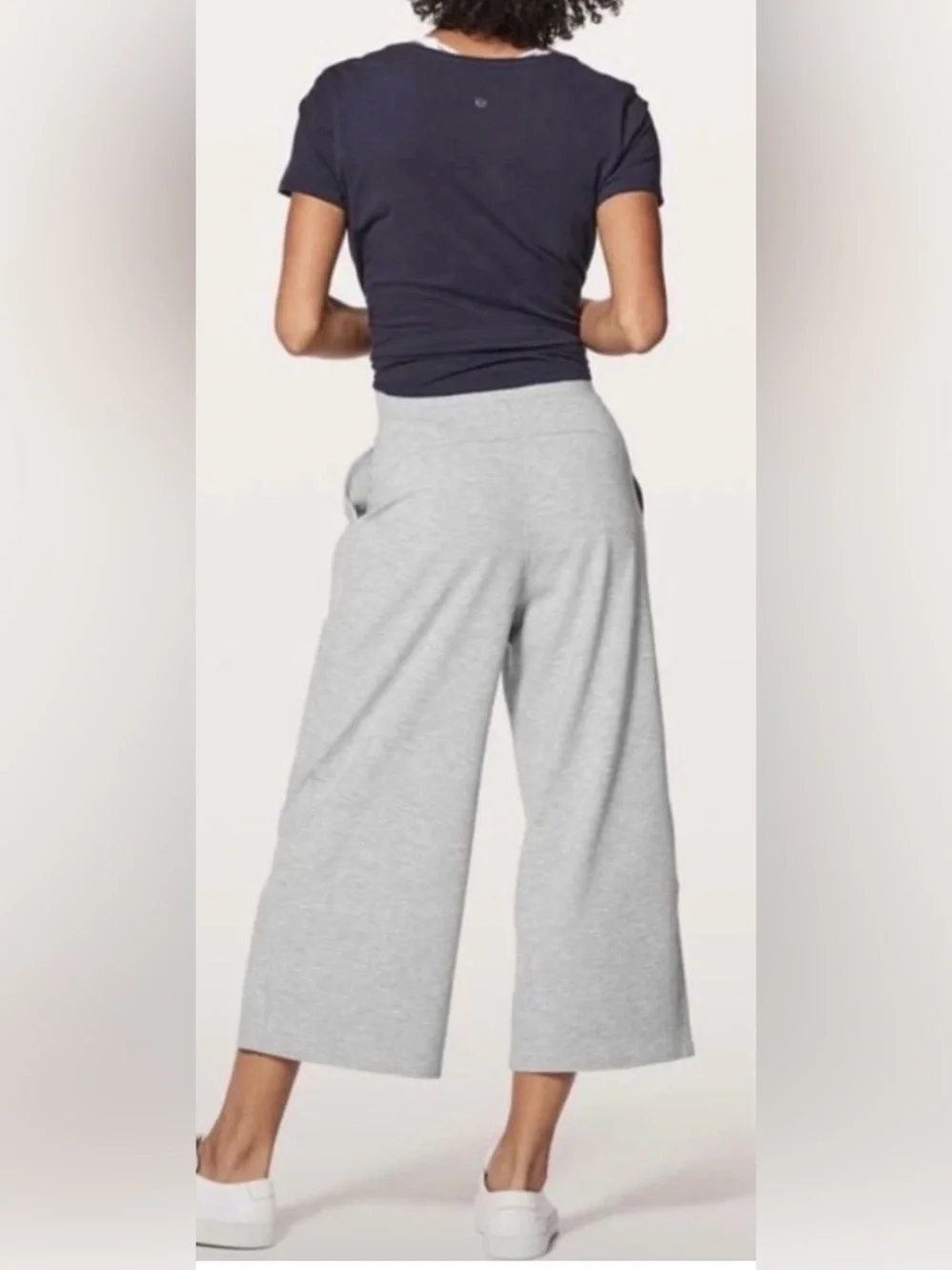 Lululemon Can You Feel The Pleat Crop 21” Heathered Light Grey Size 8 NWOT